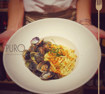 Lo spago alle vongole con polvere di pane aromatica