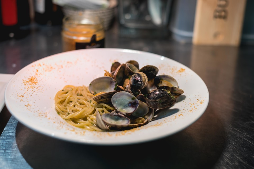 Lo spaghetto alle vongole con bottarga