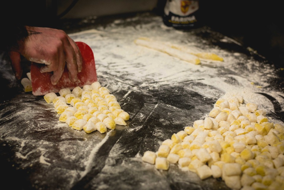 Gli gnocchi li facciamo in casa